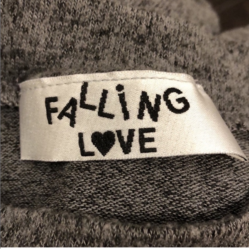 Falling Love Top - Picture 7 of 7